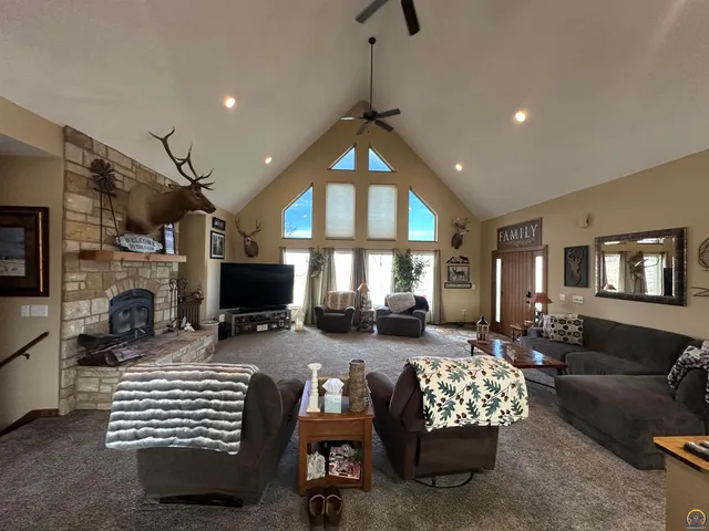 $1,200,000 | 1975 West 181st Street, Scranton, KS 66537