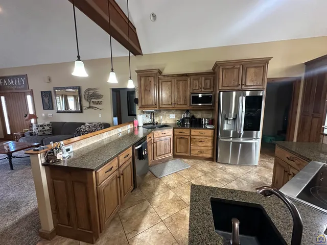 $1,200,000 | 1975 West 181st Street, Scranton, KS 66537