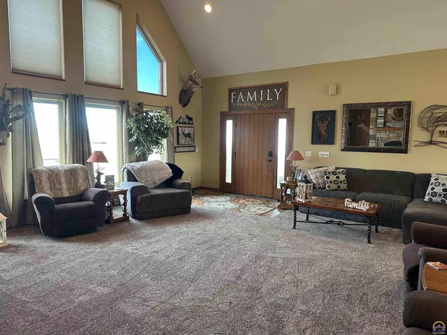 $1,200,000 | 1975 West 181st Street, Scranton, KS 66537