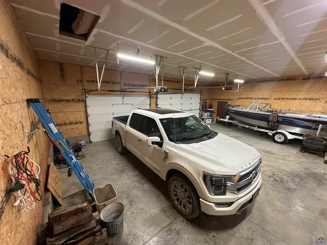 $1,200,000 | 1975 West 181st Street, Scranton, KS 66537