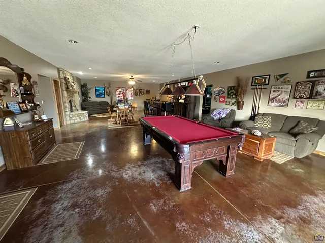 $1,200,000 | 1975 West 181st Street, Scranton, KS 66537