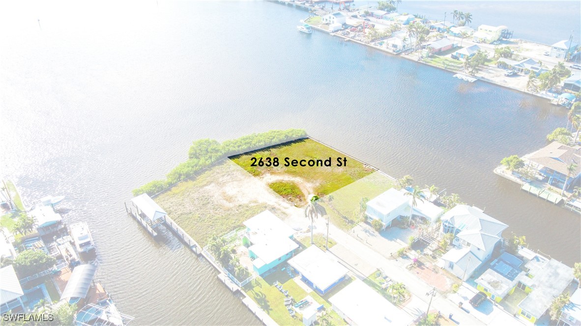 2638 Second Street Matlacha, FL 33993 - Photo 8 of 15 a view of a bathtub in a hallway