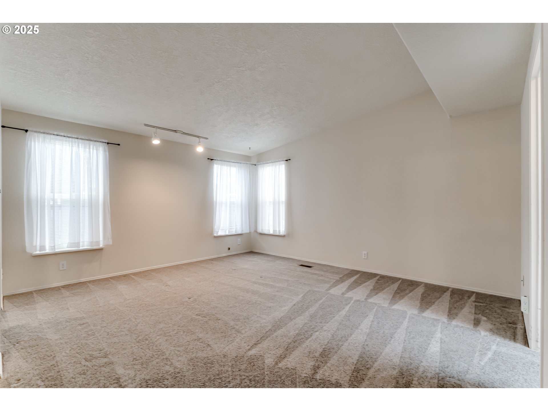 5320 Burke Street Eugene, OR 97402 - Photo 14 of 27 Bedroom, Owner's Suite