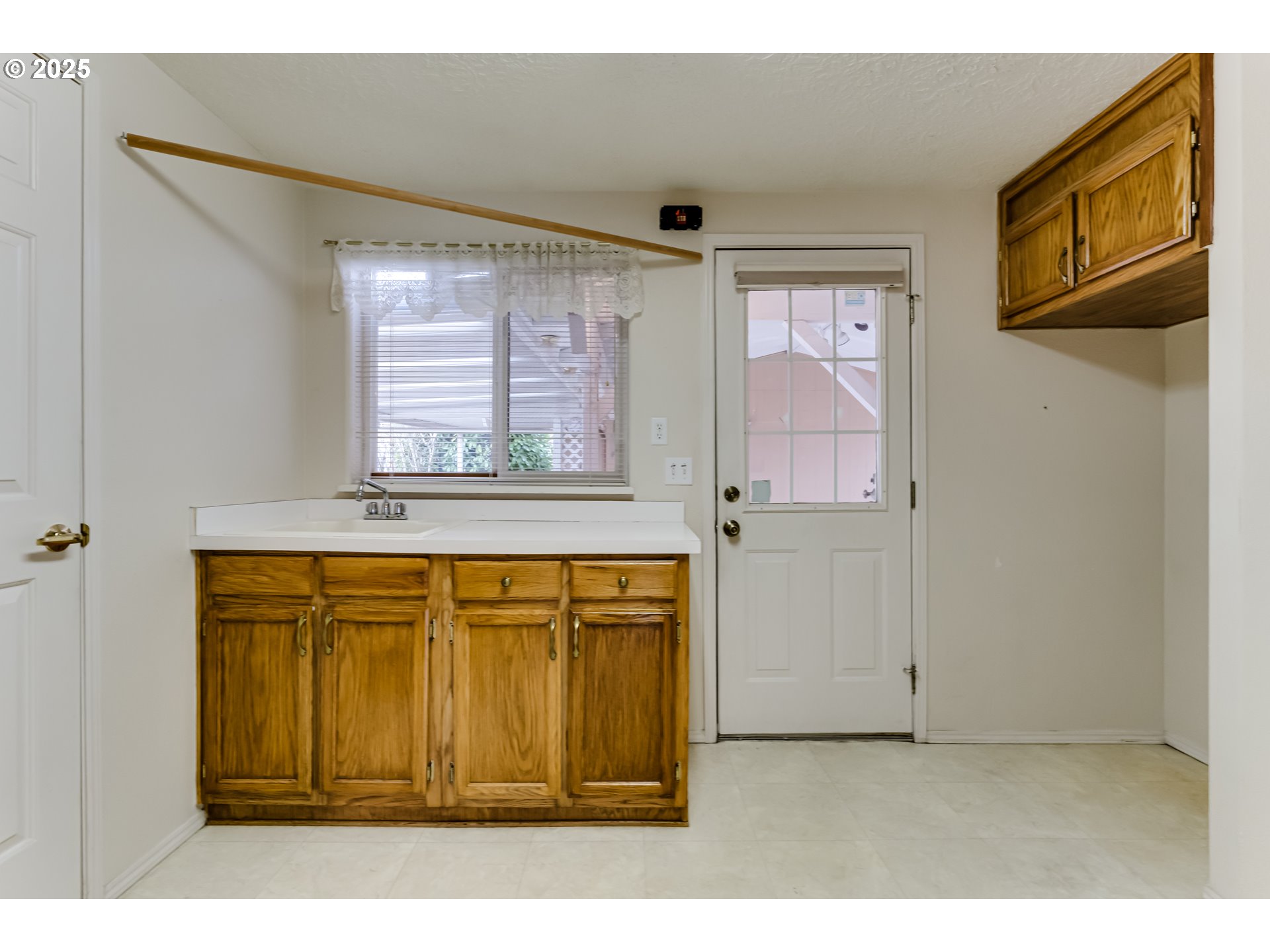 5320 Burke Street Eugene, OR 97402 - Photo 19 of 27 Utility Room