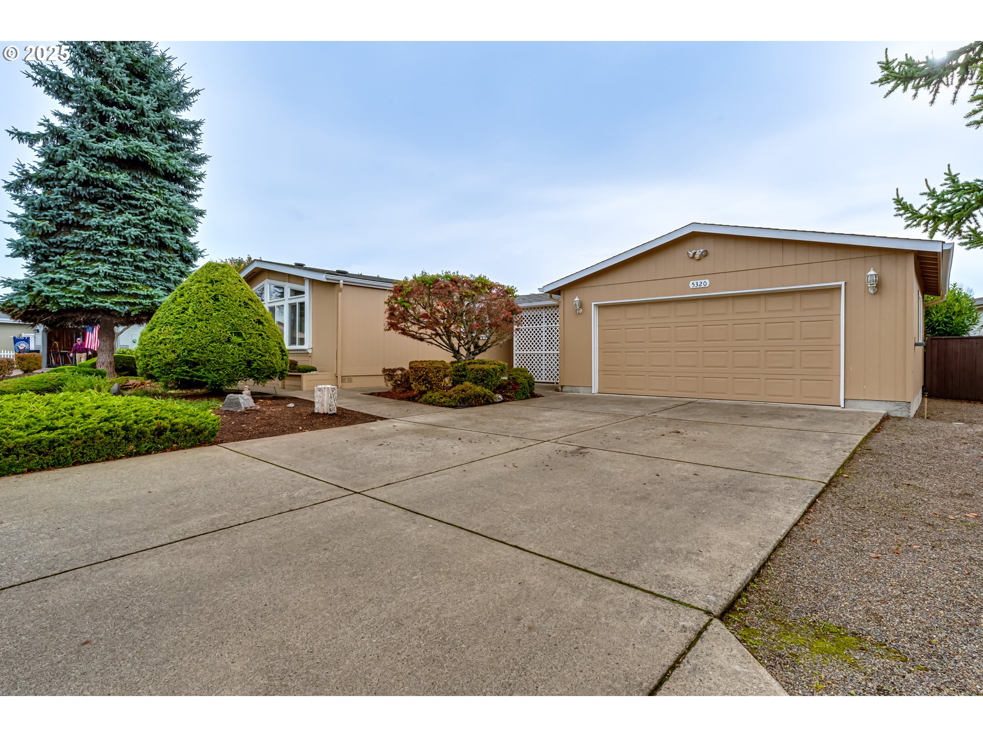 5320 Burke Street Eugene, OR 97402 - Photo 26 of 27 Garage