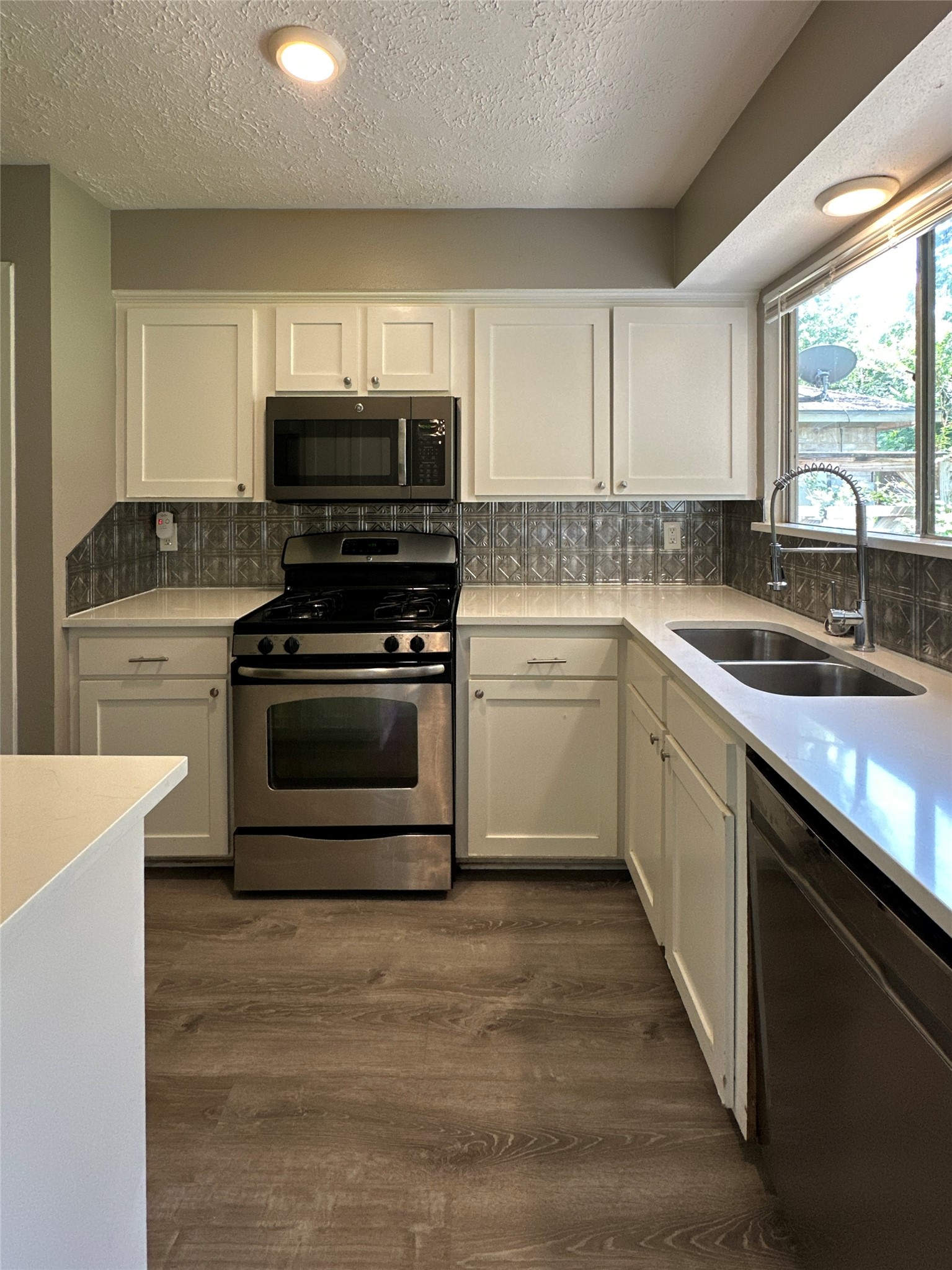 26403 Hunters Hollow Drive Spring, TX 77380 - Photo 6 of 34 Updated kitchen with granite countertops