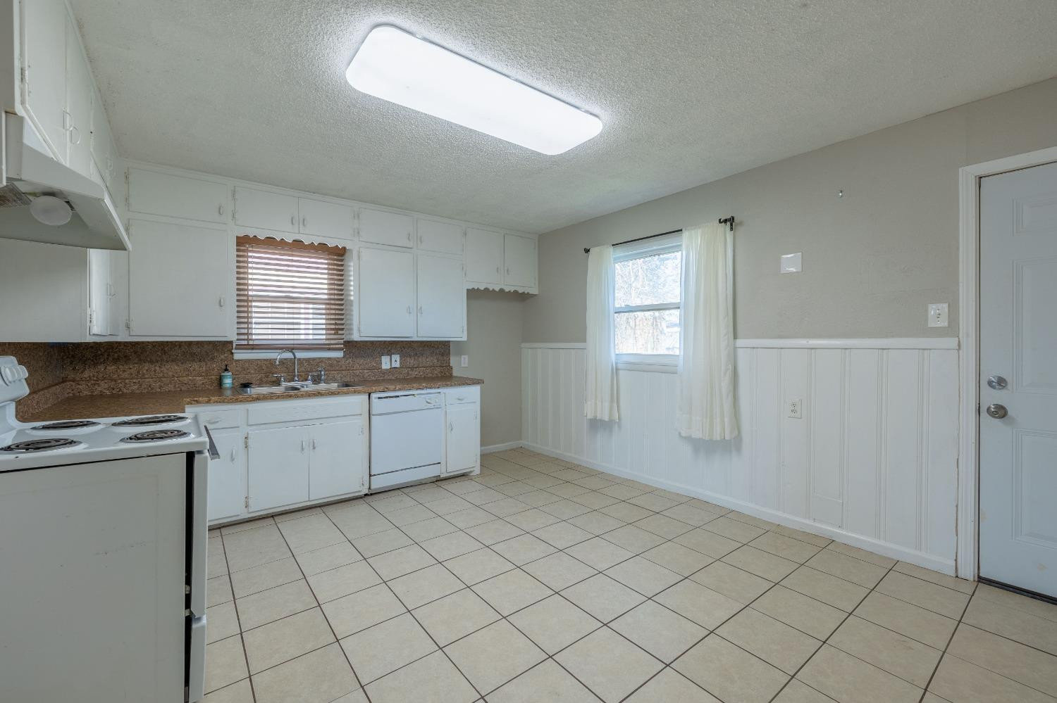 516 7th Street Wolfforth, TX 79382 - Photo 13 of 19 a kitchen with a cabinets and window