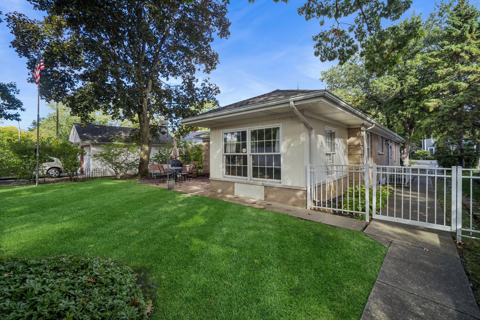 2239 Washington Avenue Wilmette, IL 60091 - Photo 16 of 20 a front view of a house with garden