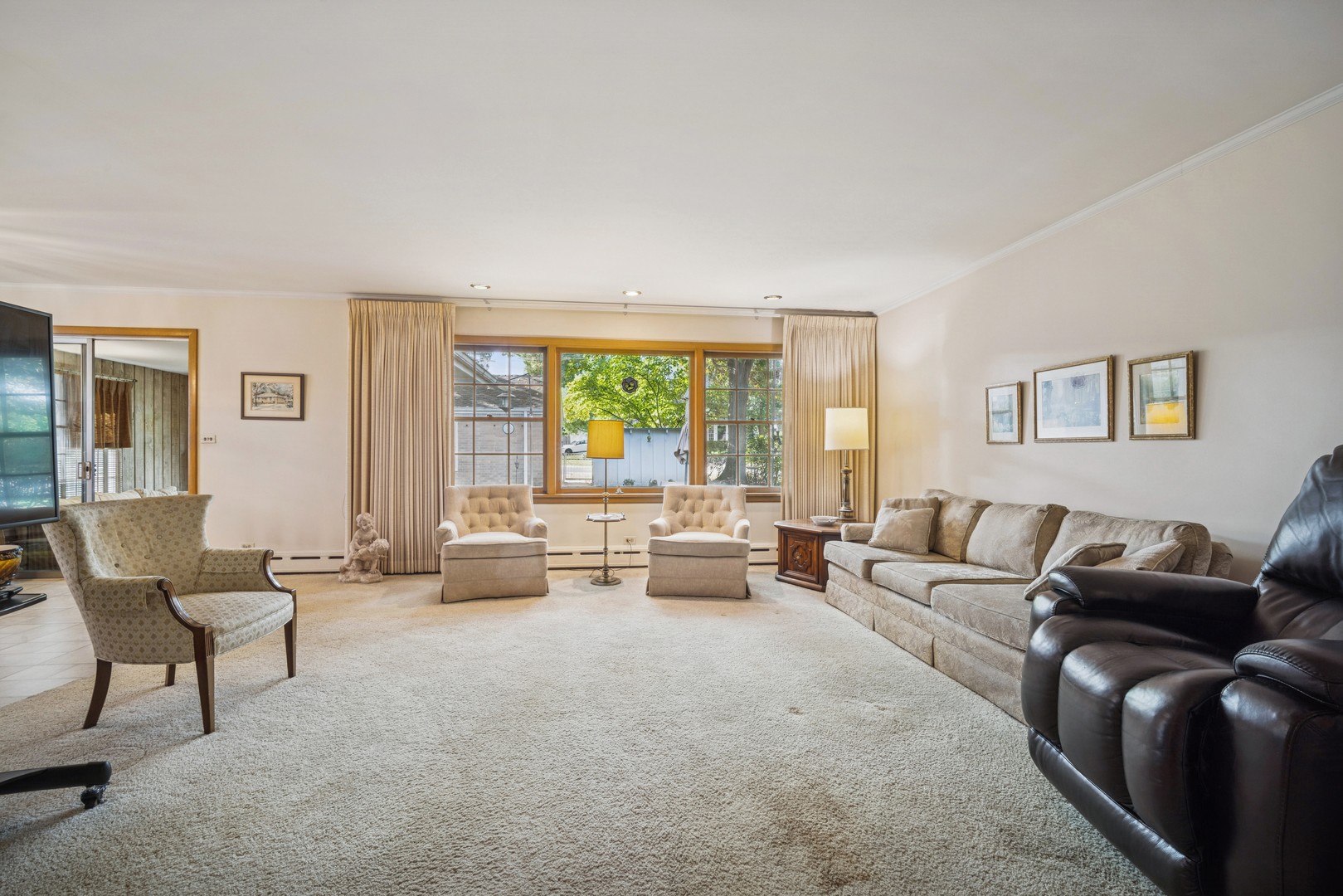 2239 Washington Avenue Wilmette, IL 60091 - Photo 3 of 20 a living room with furniture and a large window