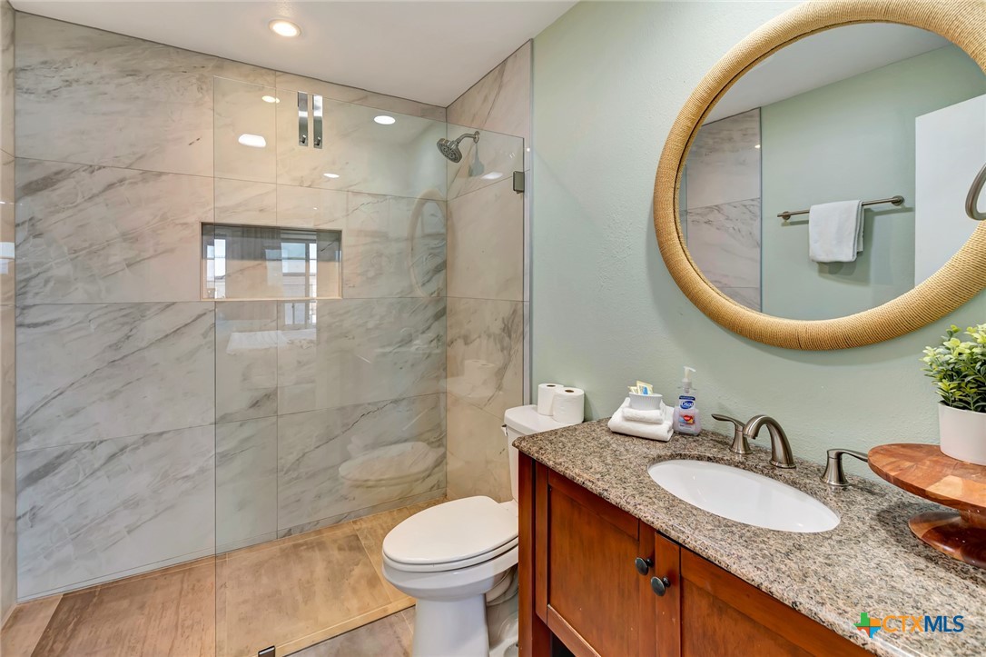 462 15th Street, Unit 2 Port O'Connor, TX 77982 - Photo 14 of 32 primary bath