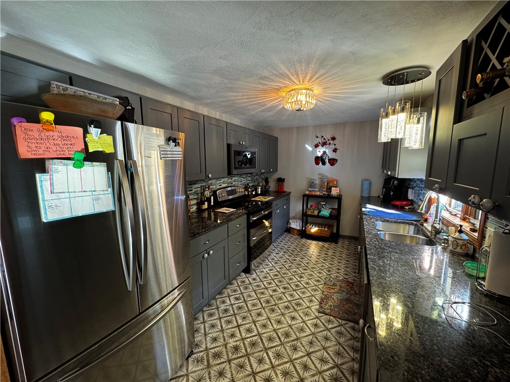 21 Maize Drive Charlestown, RI 02813 - Photo 3 of 19