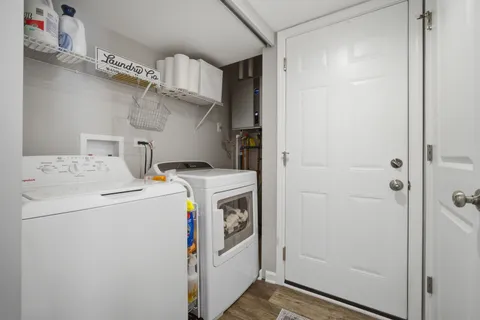 $450,000 | 221 Stafford Drive, Mundelein, IL 60060