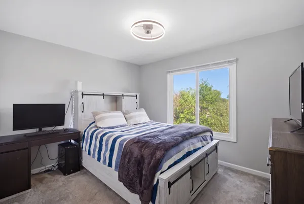 $475,000 | 221 Stafford Drive, Mundelein, IL 60060