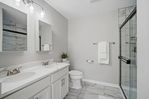 $450,000 | 221 Stafford Drive, Mundelein, IL 60060