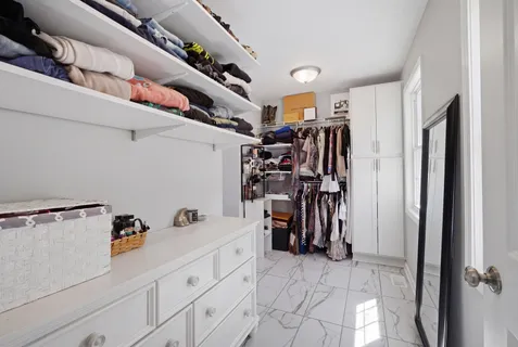 $450,000 | 221 Stafford Drive, Mundelein, IL 60060