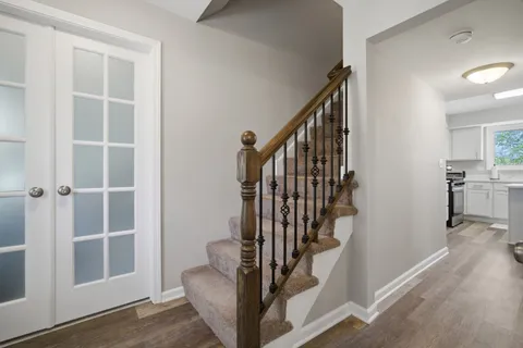 $450,000 | 221 Stafford Drive, Mundelein, IL 60060