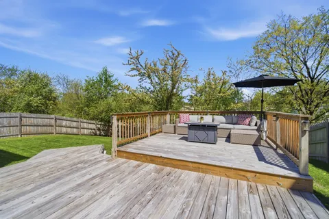 $450,000 | 221 Stafford Drive, Mundelein, IL 60060