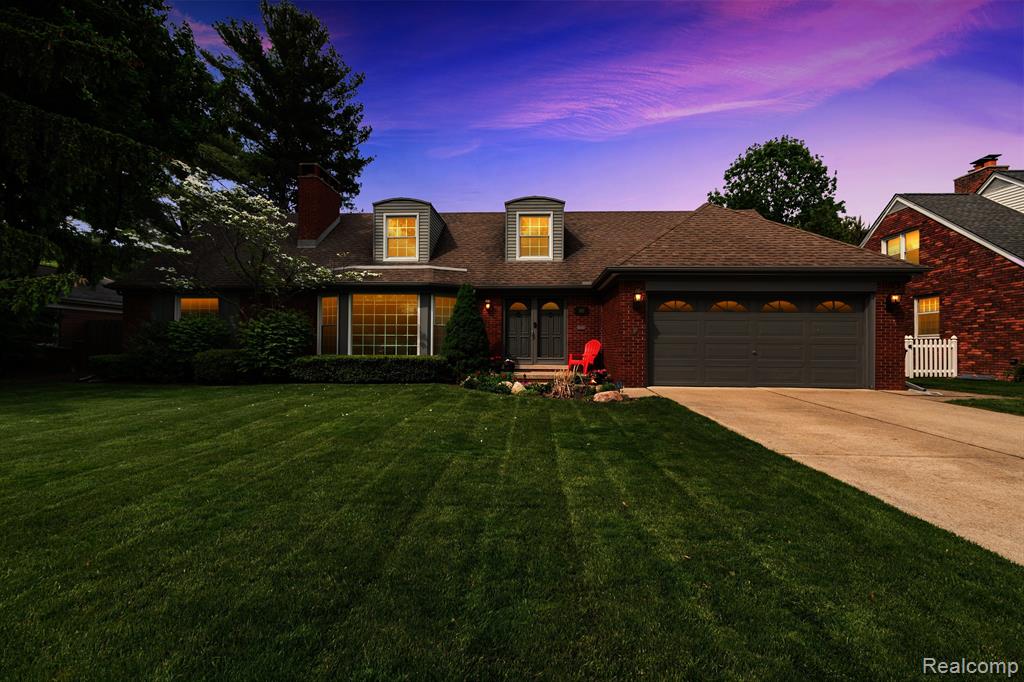 580 Cook Road Grosse Pointe Woods, MI 48236 - Photo 1 of 48