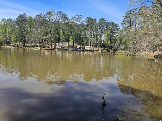 a view of a lake with house