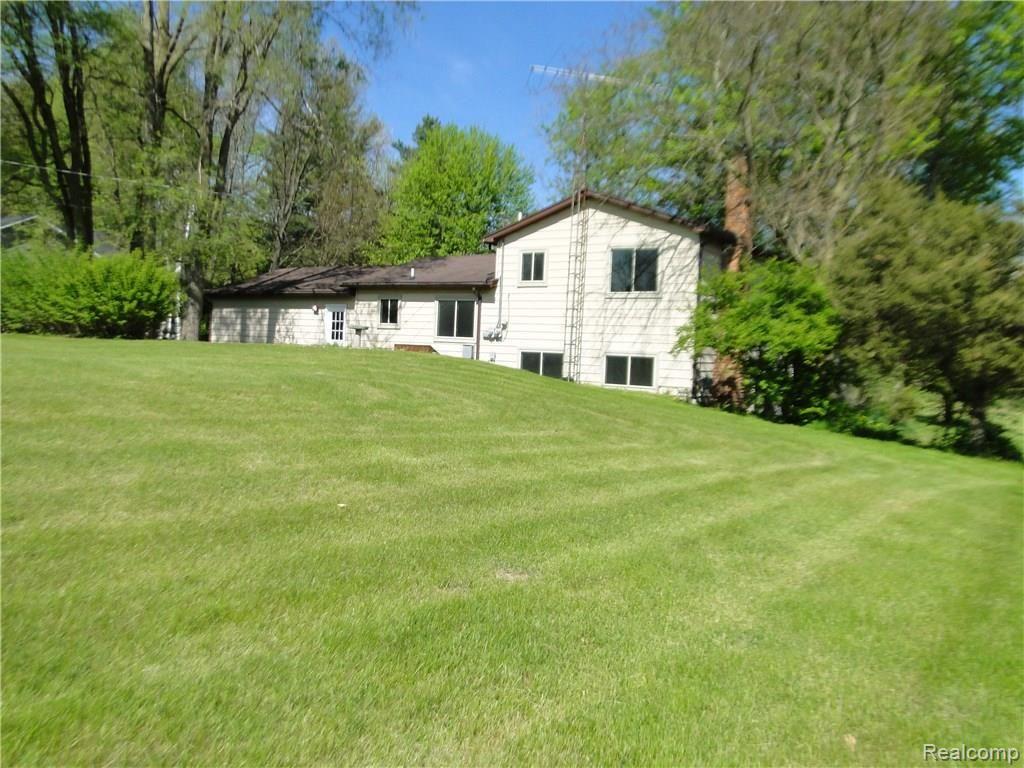 124 South Elm Grove Road Lapeer, MI 48446 - Photo 4 of 27
