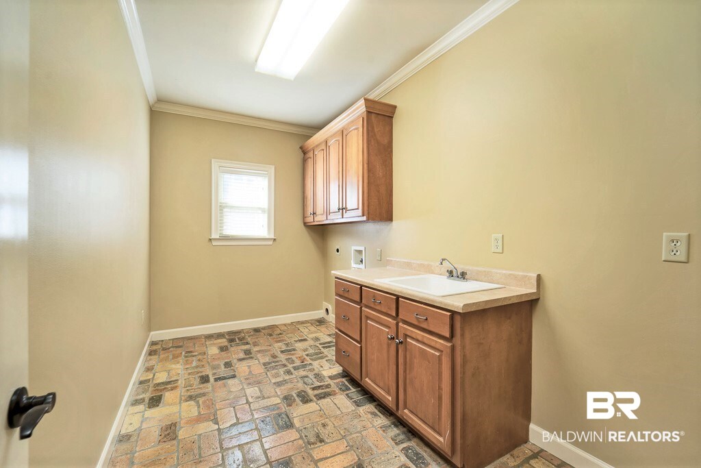133 Sandy Shoal Loop Fairhope, AL 36532 - Photo 23 of 30 Laundry Room