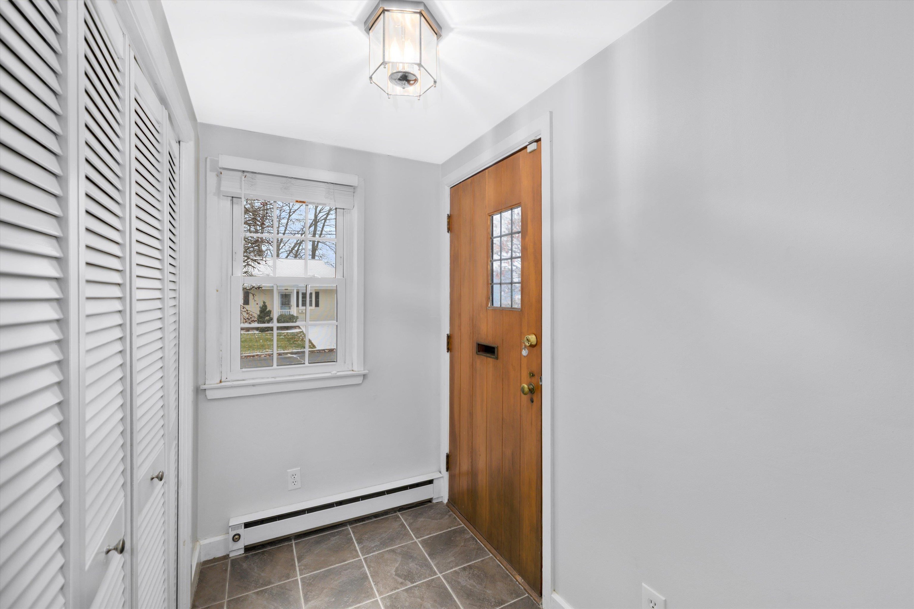 71 Bruce Road Manchester, NH 03104 - Photo 8 of 33