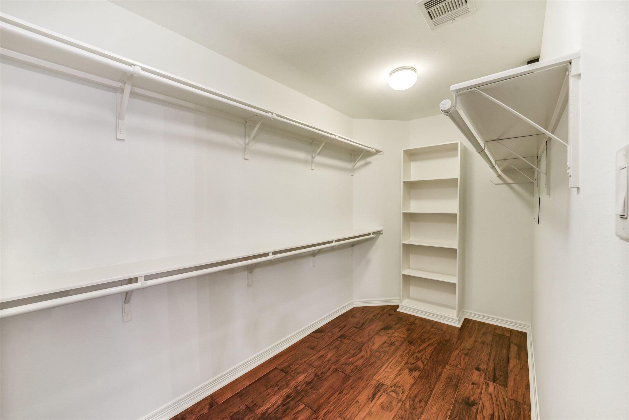 1303 Dorothy Street Houston, TX 77008 - Photo 12 of 21 Large walk in closet for primary.