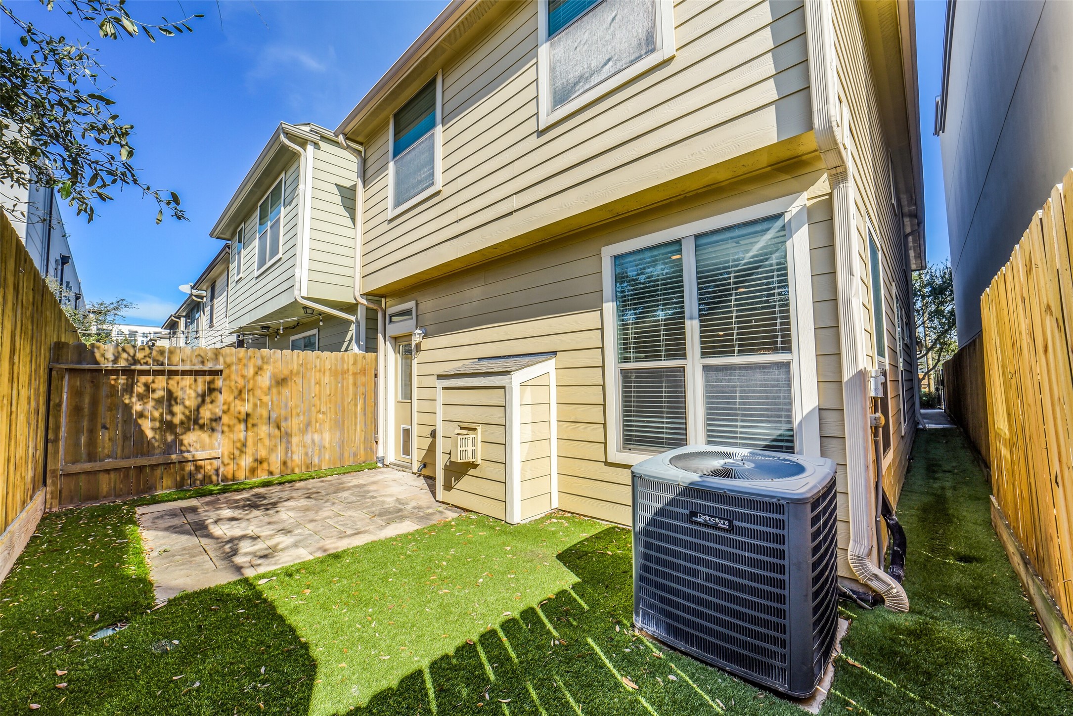 1303 Dorothy Street Houston, TX 77008 - Photo 19 of 21 Note the turf for easy maintenance!