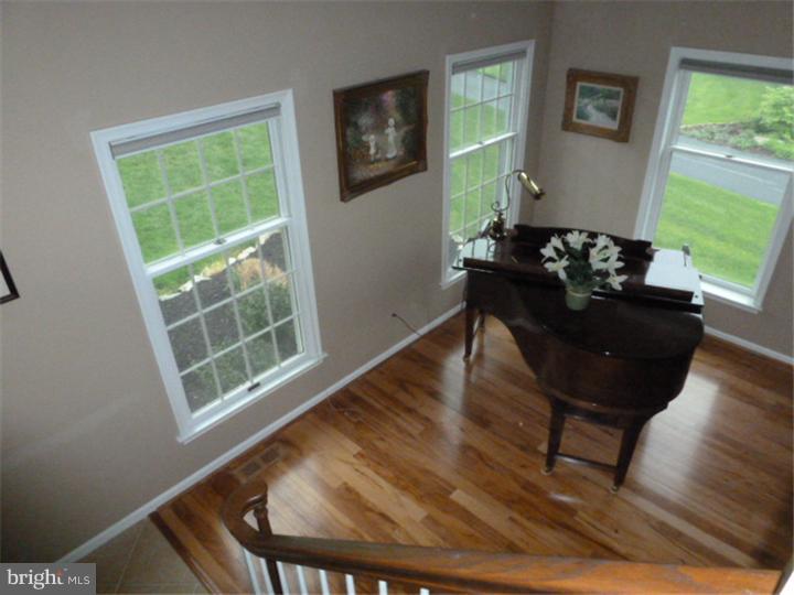 123 Longfields Way Downingtown, PA 19335 - Photo 11 of 25 Living Room