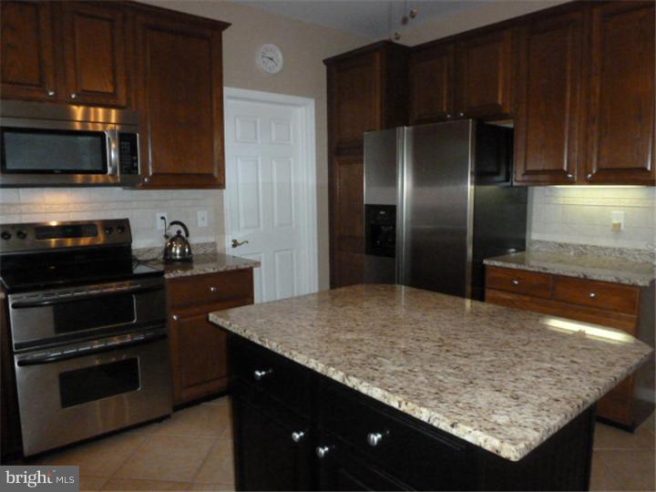 123 Longfields Way Downingtown, PA 19335 - Photo 5 of 25 Kitchen