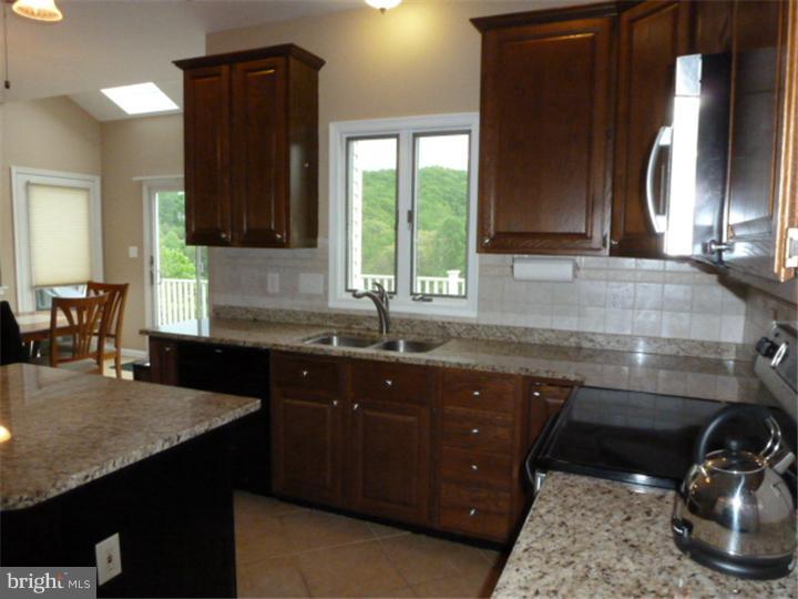 123 Longfields Way Downingtown, PA 19335 - Photo 6 of 25 Kitchen