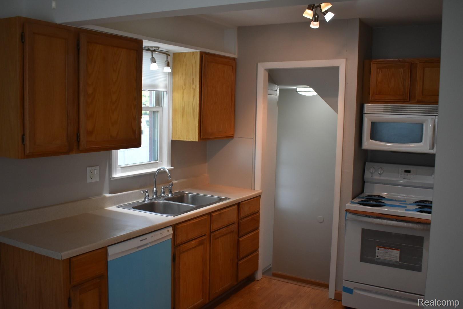 6505 Pelham Road Allen Park, MI 48101 - Photo 16 of 31 DSC_0160.JPG