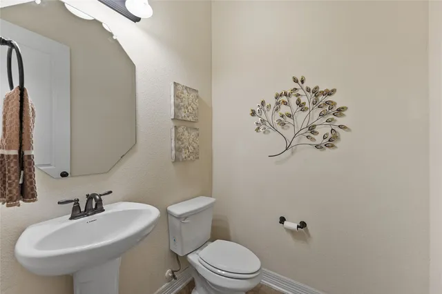 $345,000 | 26 West Oaks Drive, Houston, TX 77058