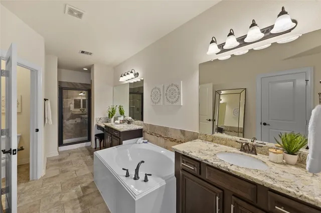 $345,000 | 26 West Oaks Drive, Houston, TX 77058