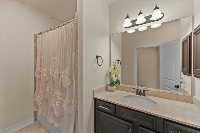 $345,000 | 26 West Oaks Drive, Houston, TX 77058