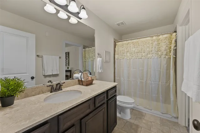 $345,000 | 26 West Oaks Drive, Houston, TX 77058