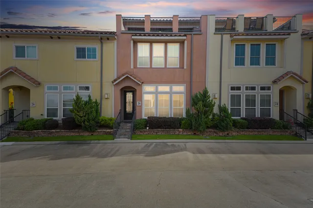 $345,000 | 26 West Oaks Drive, Houston, TX 77058