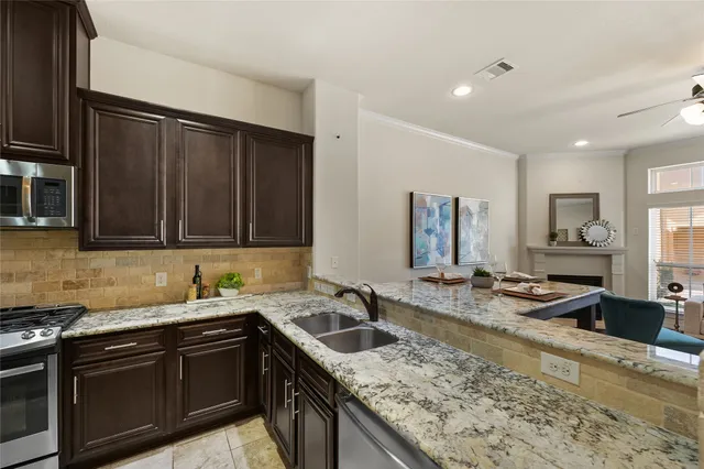 $345,000 | 26 West Oaks Drive, Houston, TX 77058