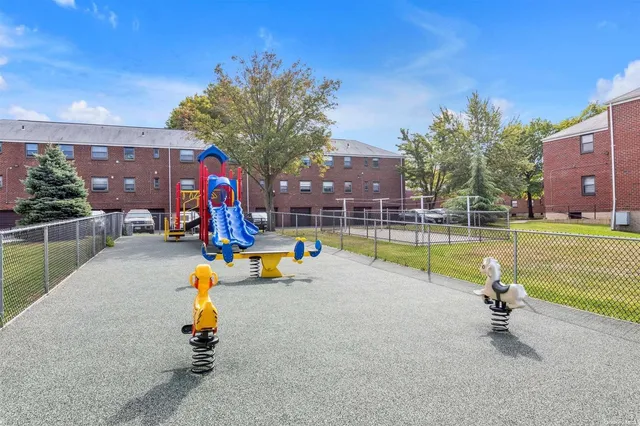 $315,888 | 160-51 17th Avenue, Unit LOWR | Clearview