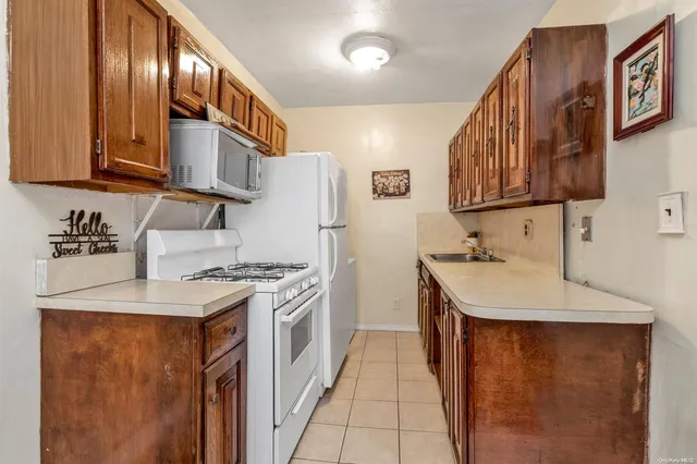 $315,888 | 160-51 17th Avenue, Unit LOWR | Clearview