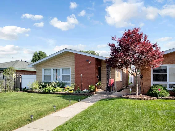 $390,000 | 4339 West 83rd Street, Chicago, IL 60652