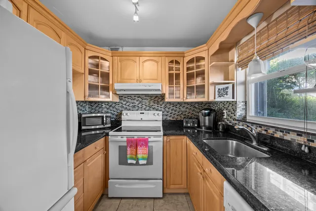 $2,750 | 311 East Ocean Avenue, Unit 108, Lantana, FL 33462