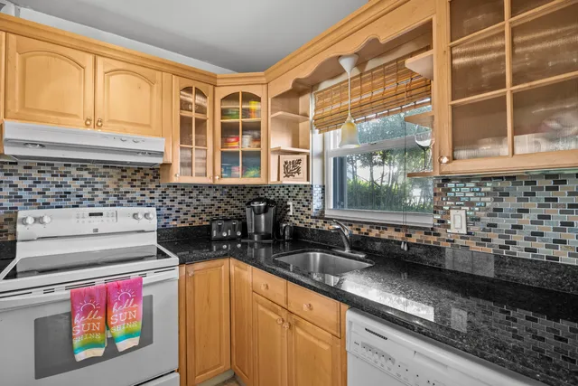 $2,750 | 311 East Ocean Avenue, Unit 108, Lantana, FL 33462