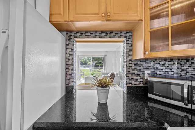 $2,750 | 311 East Ocean Avenue, Unit 108, Lantana, FL 33462