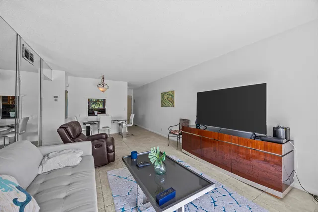 $2,750 | 311 East Ocean Avenue, Unit 108, Lantana, FL 33462