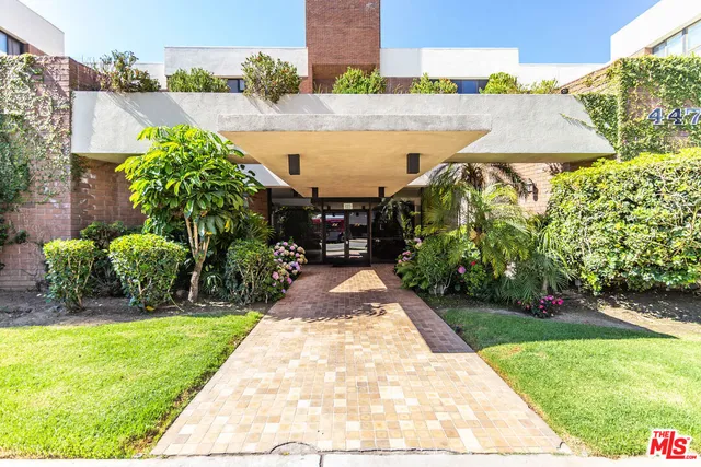$1,190,000 | 4477 Wilshire Boulevard, Unit 203, Los Angeles, CA 90010