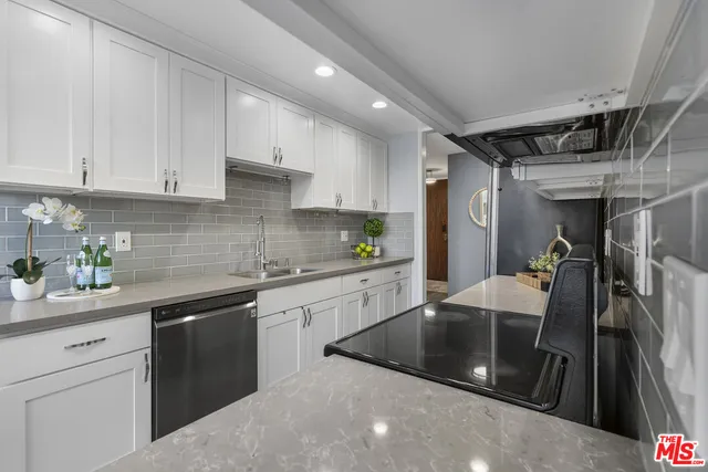 $1,190,000 | 4477 Wilshire Boulevard, Unit 203, Los Angeles, CA 90010