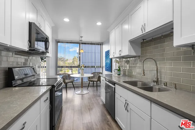 $1,190,000 | 4477 Wilshire Boulevard, Unit 203, Los Angeles, CA 90010