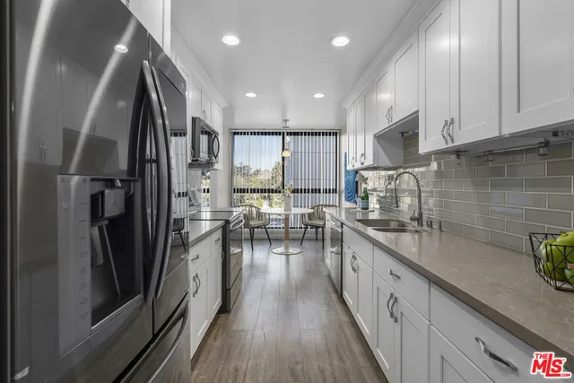 $1,190,000 | 4477 Wilshire Boulevard, Unit 203, Los Angeles, CA 90010