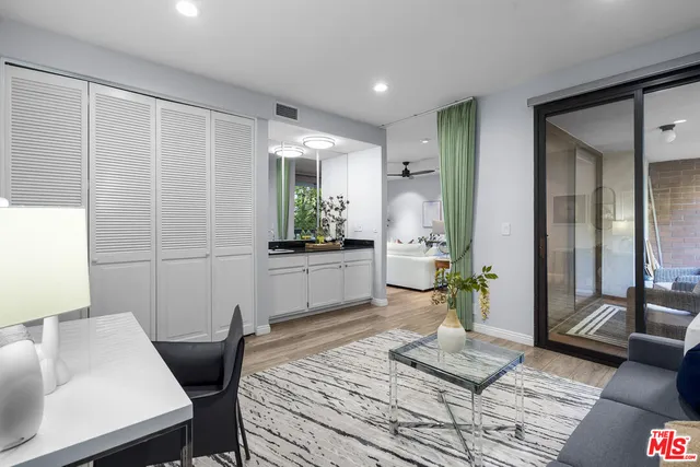 $1,190,000 | 4477 Wilshire Boulevard, Unit 203, Los Angeles, CA 90010